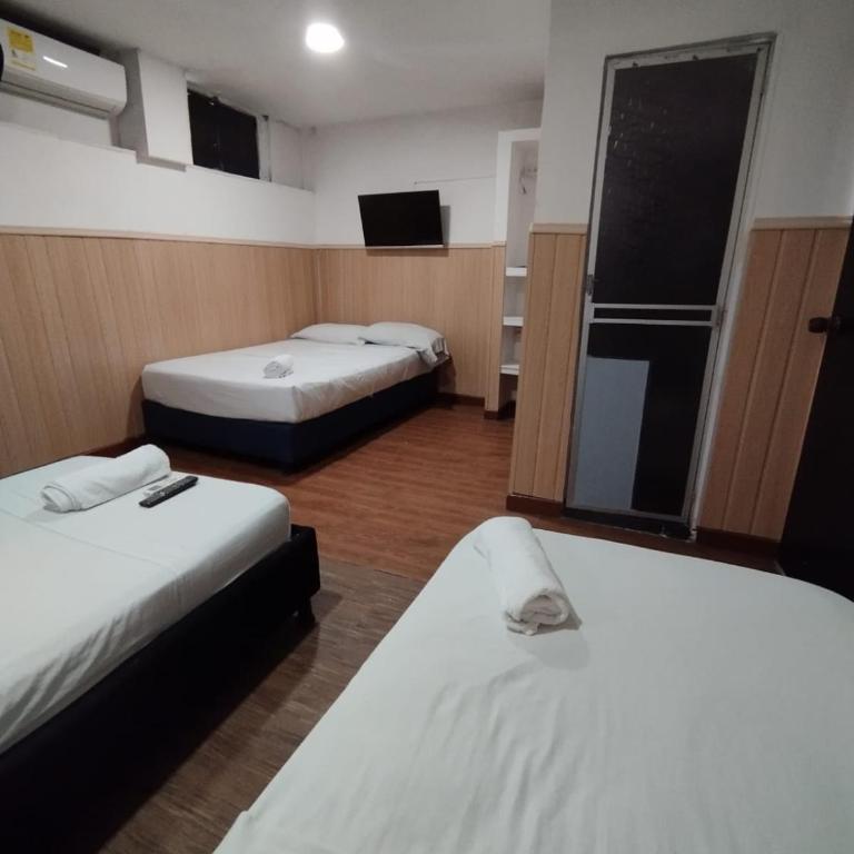 Hotel El Mohan - Comfort Quadruple Room - 9