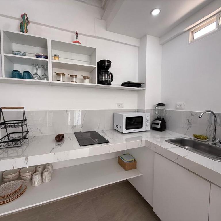 Sky House Cartagena - One-Bedroom House - 4