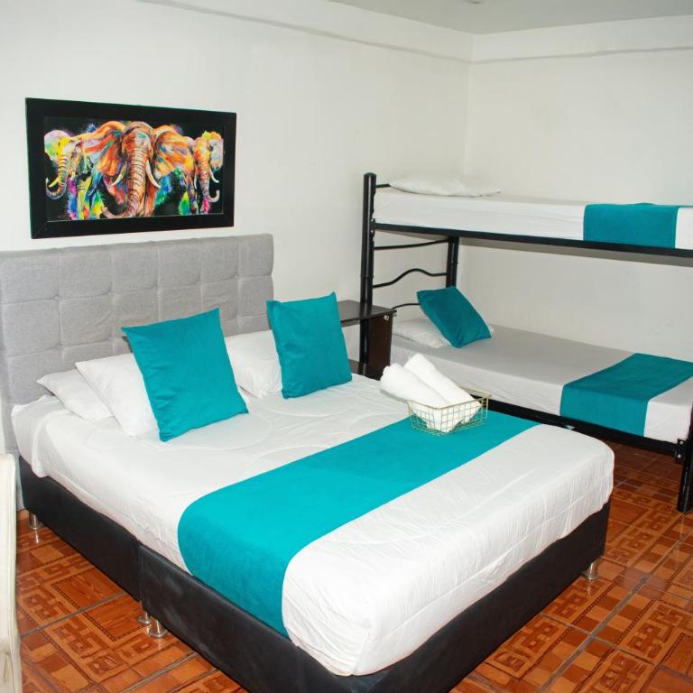 Hotel Flamante Bulevar - Quadruple Room with Bathroom - 10