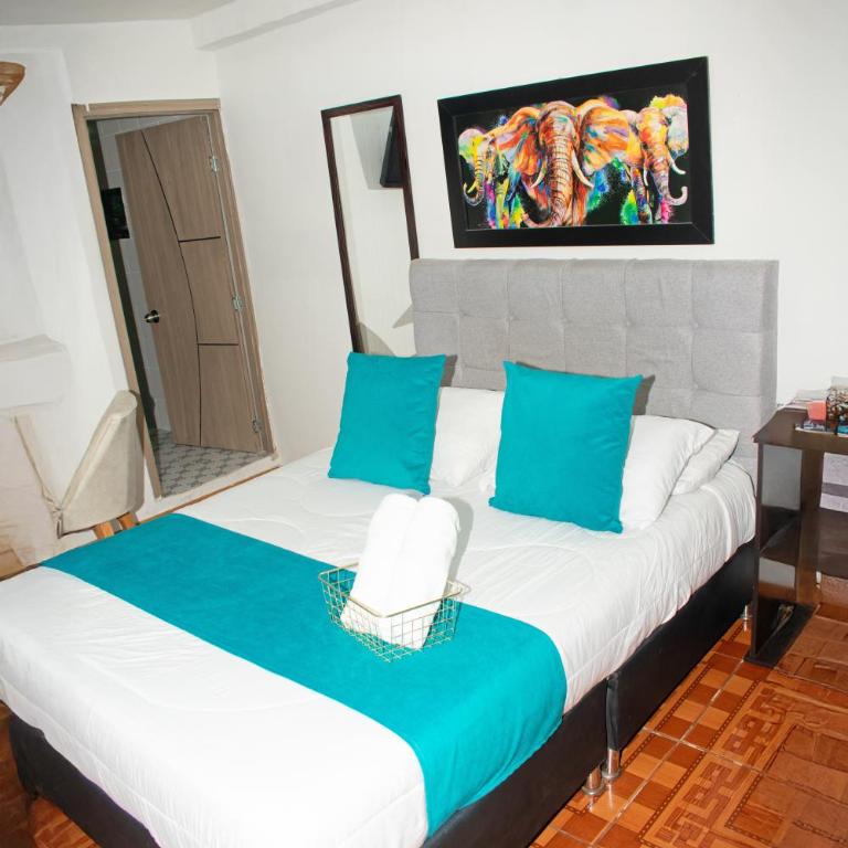 Hotel Flamante Bulevar - Quadruple Room with Bathroom - 11