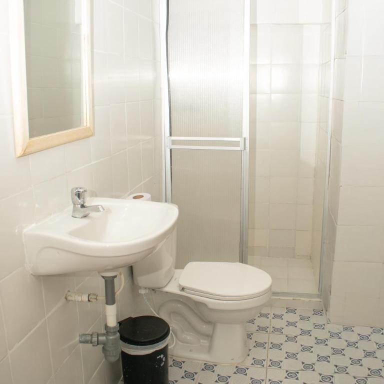 Hotel Flamante Bulevar - Quadruple Room with Bathroom - 13