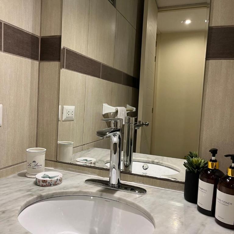 Heart of Miraflores - 4BR - Steps to Kennedy Park - Apartment - 17