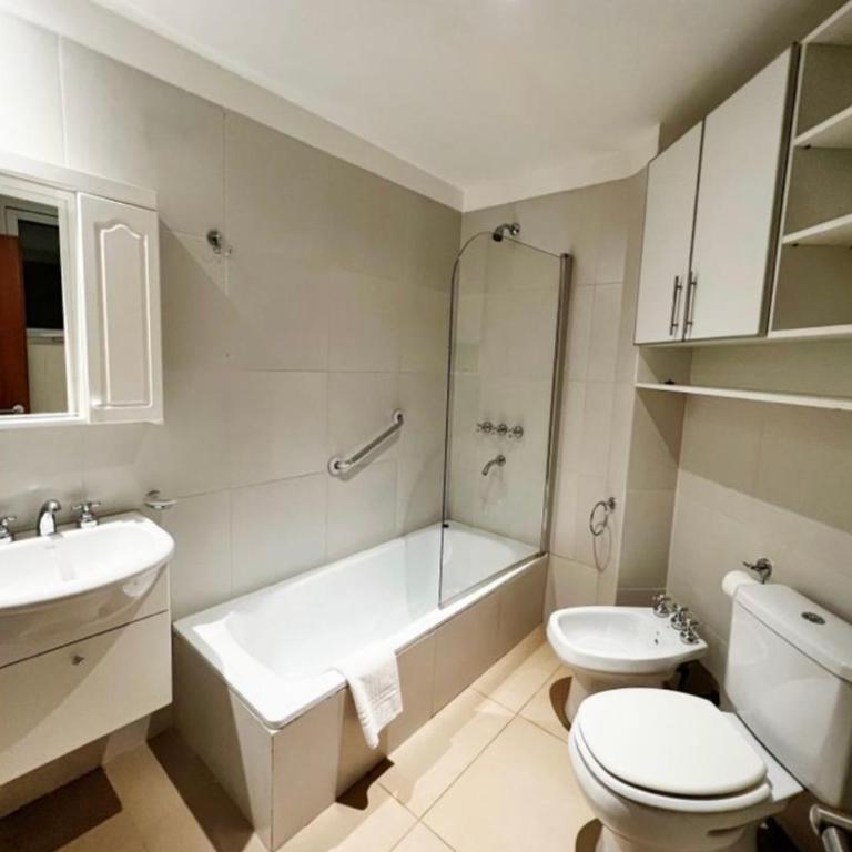 Depto Céntrico en Bariloche - Estacionamiento Privado y Habitación Queen - Apartamento de 1 dormitorio - 3