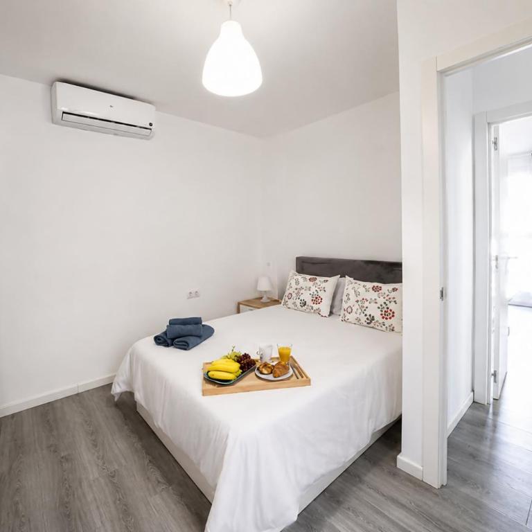 Pedregalejo Home: Near Beach, AC and Workspace - Apartamento de 2 dormitorios - 1