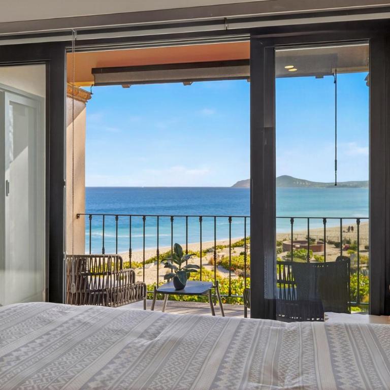 Casa Del Mar Elegant Two-Story Oceanfront Escape - Two-Bedroom Apartment with Terrace and Sea View - 33