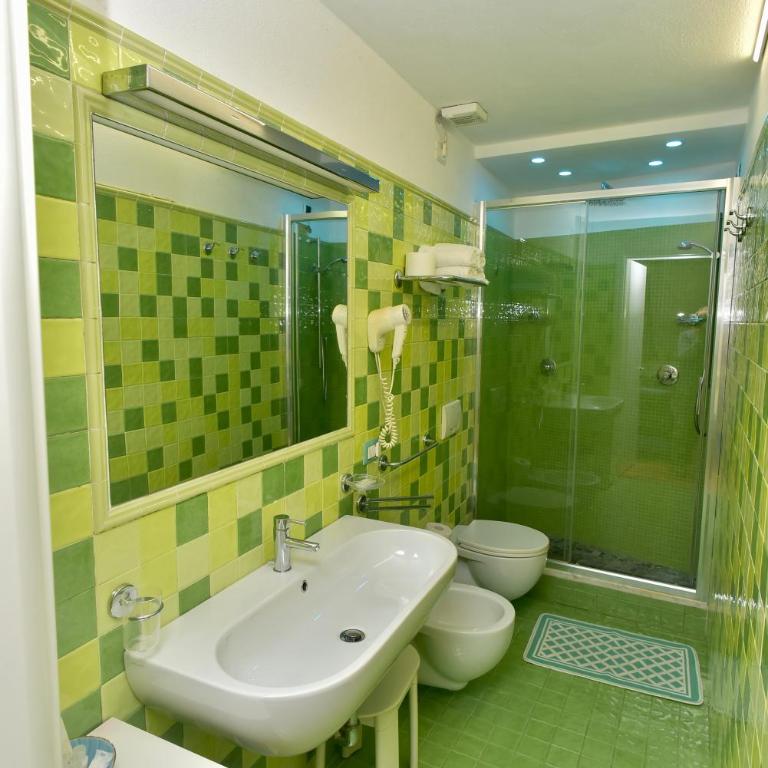 The Vernazza Main Plaza - Rooms & Suites - Family Studio - 9