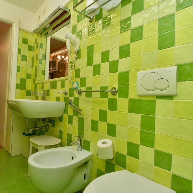 The Vernazza Main Plaza - Rooms & Suites - Family Studio - 5