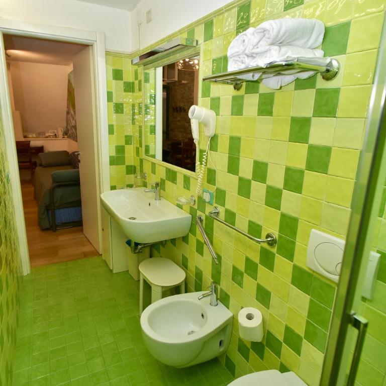 The Vernazza Main Plaza - Rooms & Suites - Family Studio - 7