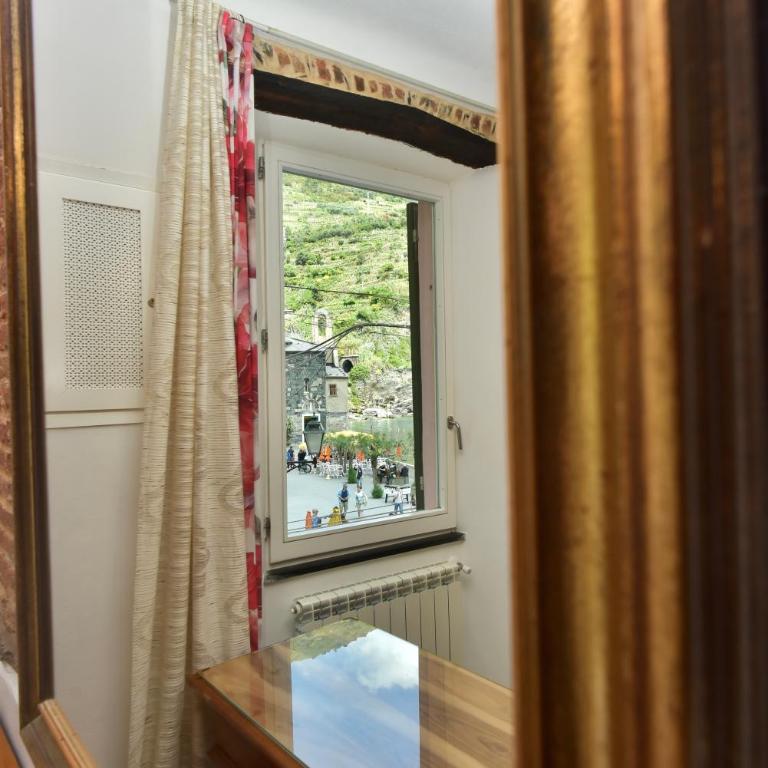 The Vernazza Main Plaza - Rooms & Suites - Family Room with Sea View - 7