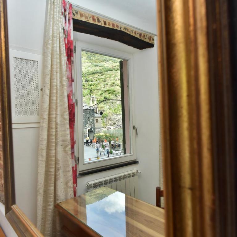 The Vernazza Main Plaza - Rooms & Suites - Family Room with Sea View - 13