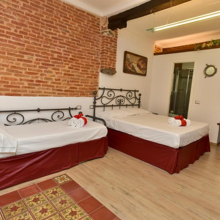 The Vernazza Main Plaza - Rooms & Suites - Family Room with Sea View - 10