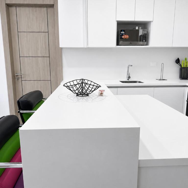 Elegante Apartamento en Torre Milenium La Aurora con Vista Urbana y Espacios Familiares Premium - Two-Bedroom Apartment - 23