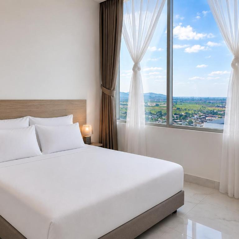 Elegante Apartamento en Torre Milenium La Aurora con Vista Urbana y Espacios Familiares Premium - Two-Bedroom Apartment - 5