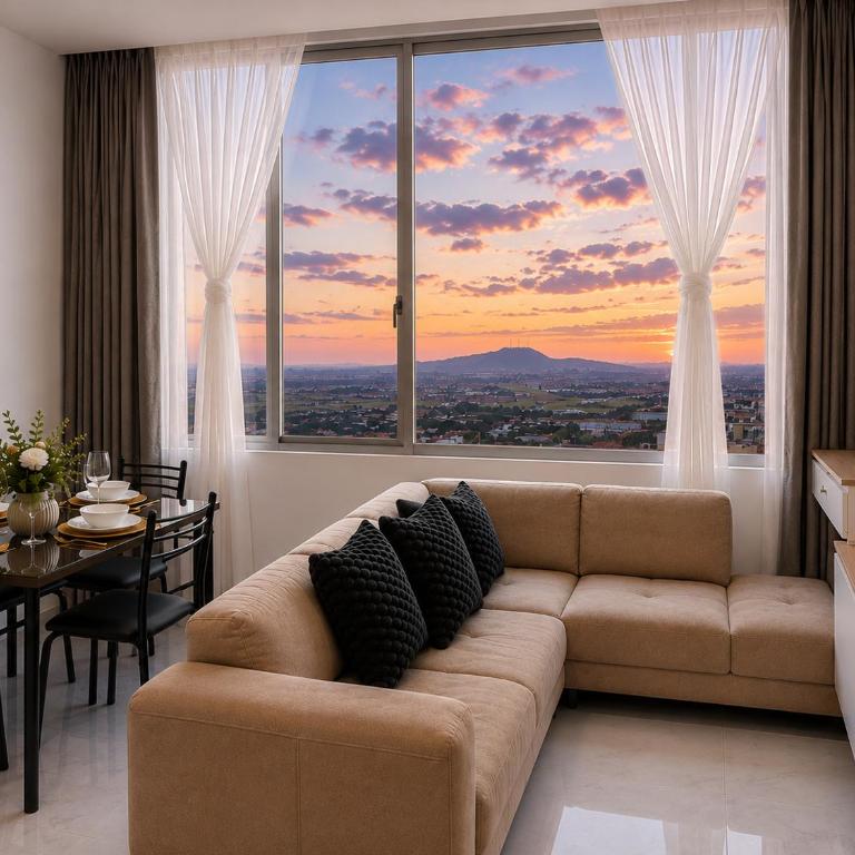 Elegante Apartamento en Torre Milenium La Aurora con Vista Urbana y Espacios Familiares Premium - Two-Bedroom Apartment - 4