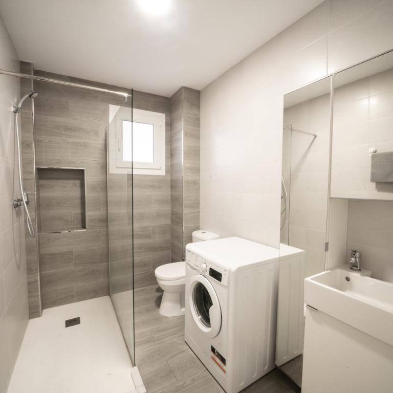Pedregalejo Home: Near Beach, AC and Workspace - Apartamento de 2 dormitorios - 10
