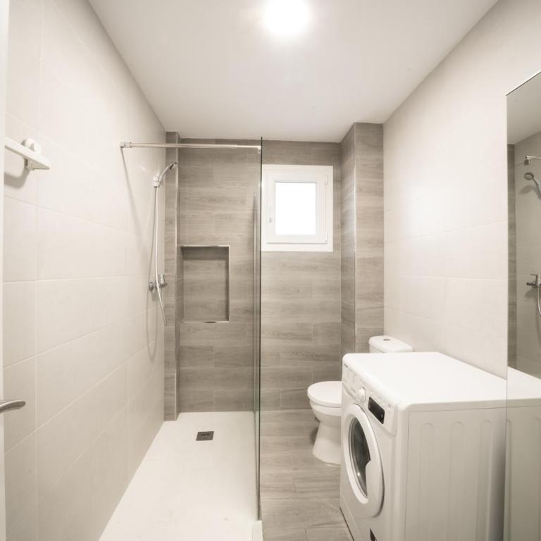 Pedregalejo Home: Near Beach, AC and Workspace - Apartamento de 2 dormitorios - 11