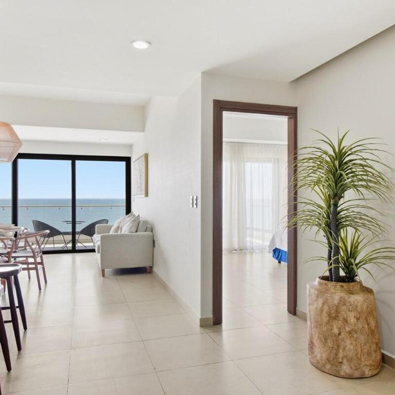 Tower Altomare on Malecón with King Bed and 10th floor views - Two-Bedroom Apartment - 1