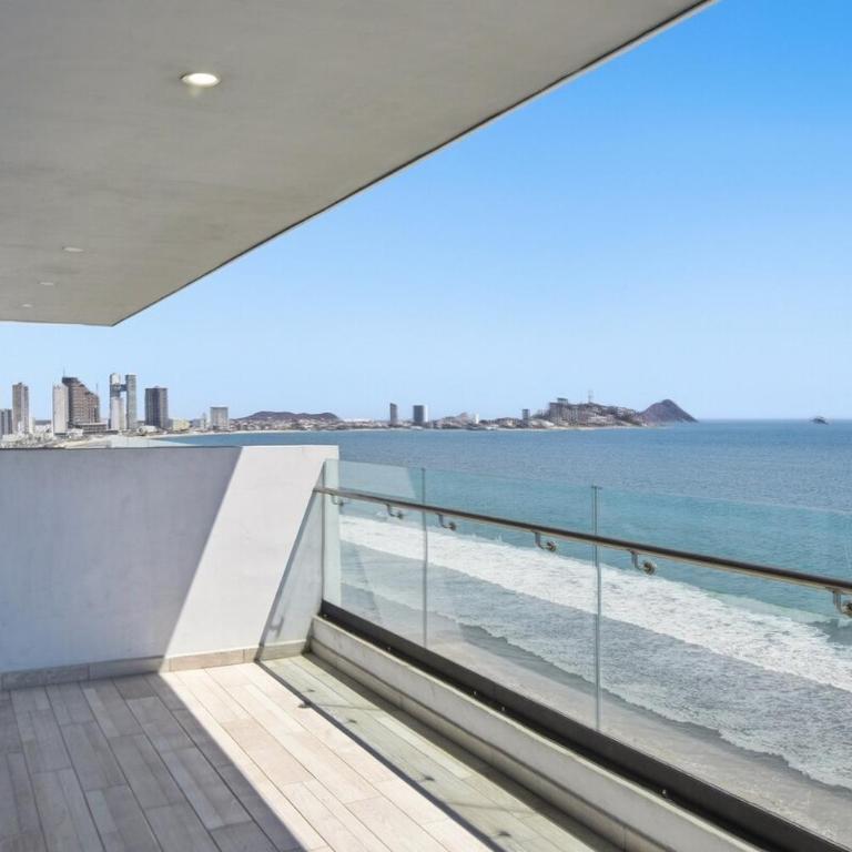 Tower Altomare on Malecón with King Bed and 10th floor views - Two-Bedroom Apartment - 8