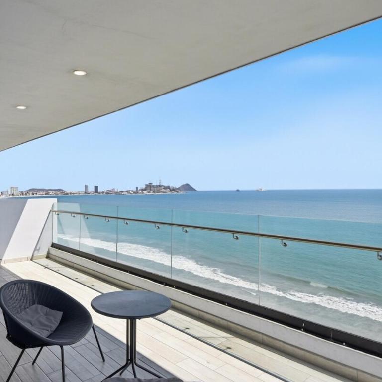 Tower Altomare on Malecón with King Bed and 10th floor views - Two-Bedroom Apartment - 29
