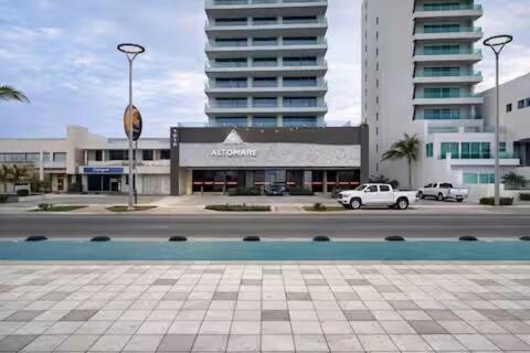 Tower Altomare on Malecón with King Bed and 10th floor views - Two-Bedroom Apartment - 30