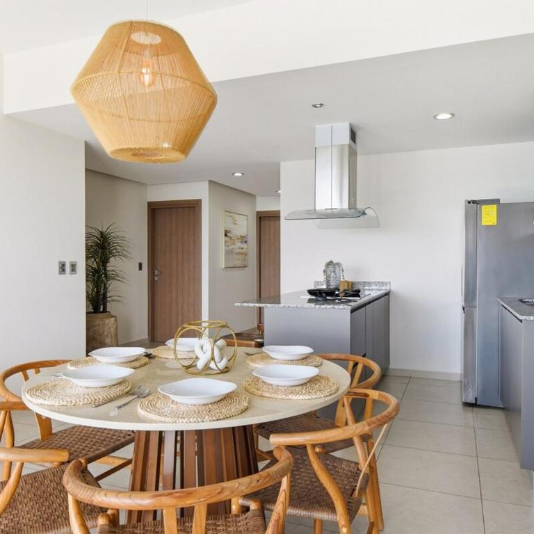 Tower Altomare on Malecón with King Bed and 10th floor views - Two-Bedroom Apartment - 38