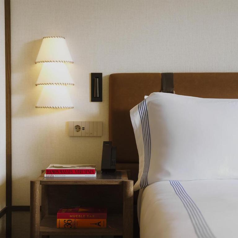 Thompson Seville, by Hyatt - Habitación con cama extragrande. - 2