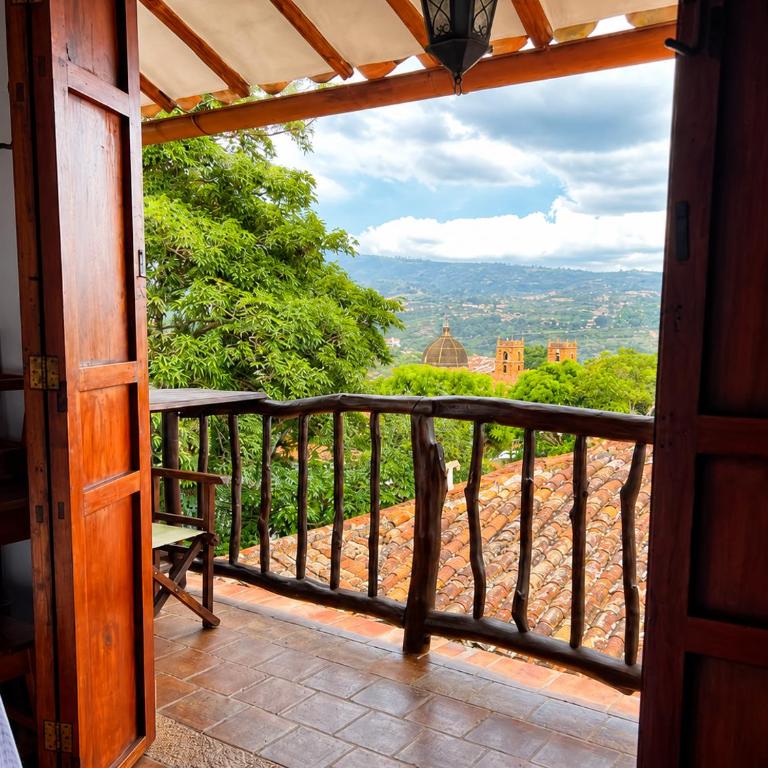 Posada Sueños de Antonio - Family Room with Balcony - 7