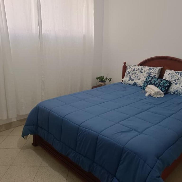 Room un Medellín - Poblado 1 - Habitación Deluxe - 1 cama grande - 3