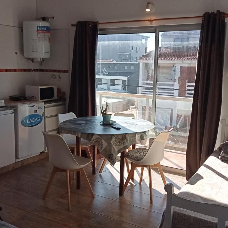 Dept. Miramar (1 cuadra del mar y 3 de SanBer.) - Apartamento de 2 dormitorios - 1