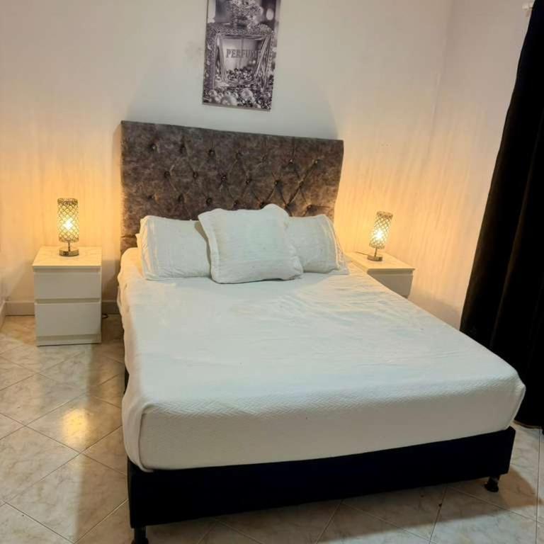 Villa Laureles Medellin 4 Hab 3 Baños Excelente Ubicación - Villa - 16