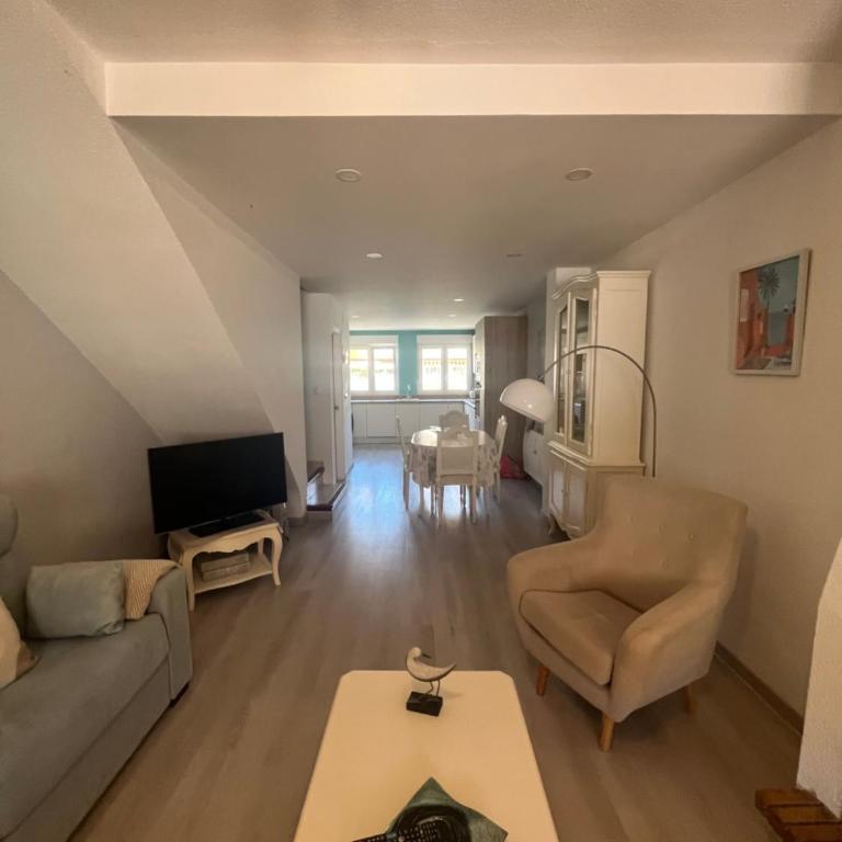Casa Flores - Two-Bedroom Chalet - 13