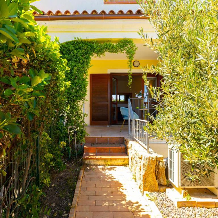 Bados APTs - One-Bedroom Apartment with Garden - 13