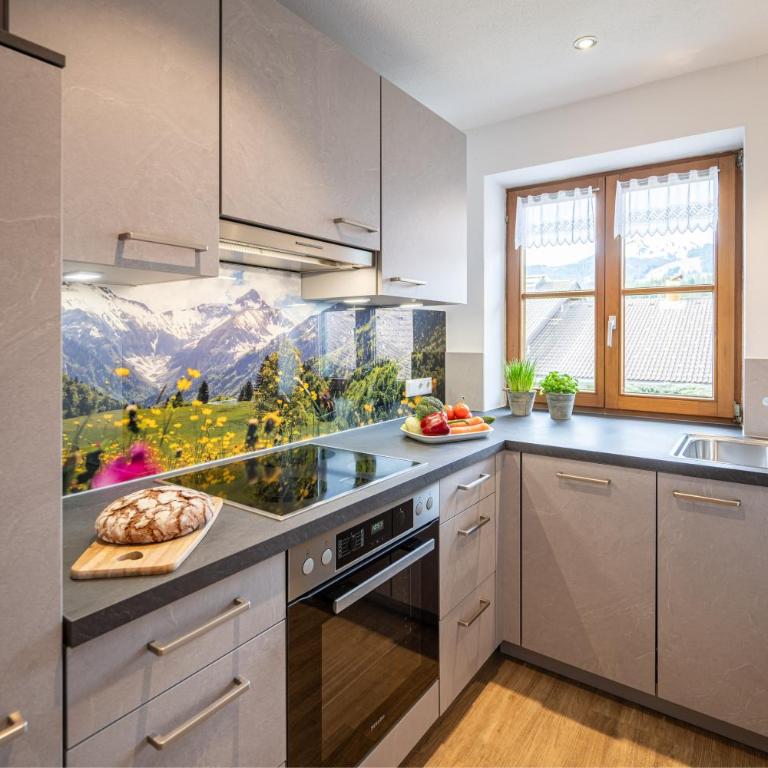 Ferienhof Brutscher - Fischen im Allgäu - Apartment mit 1 Schlafzimmer, Balkon und Bergblick - 5