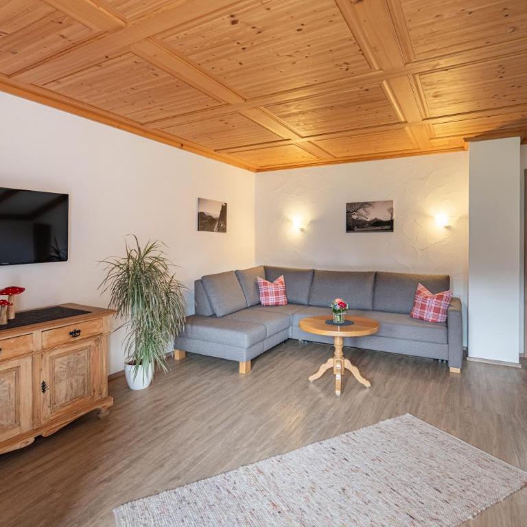 Ferienhof Brutscher - Fischen im Allgäu - Apartment mit 1 Schlafzimmer, Balkon und Bergblick - 5