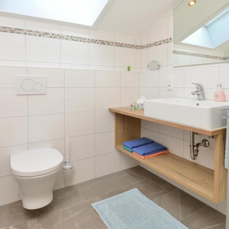 Ferienhof Brutscher - Fischen im Allgäu - Apartment mit 1 Schlafzimmer, Balkon und Bergblick - 3