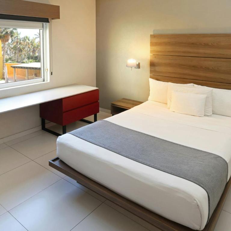 City Express Plus by Marriott Cabo San Lucas - Suite con sofá cama - Cama grande - 4