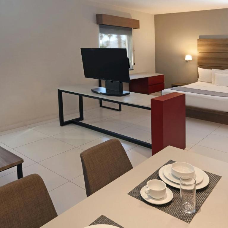 City Express Plus by Marriott Cabo San Lucas - Suite con sofá cama - Cama grande - 7