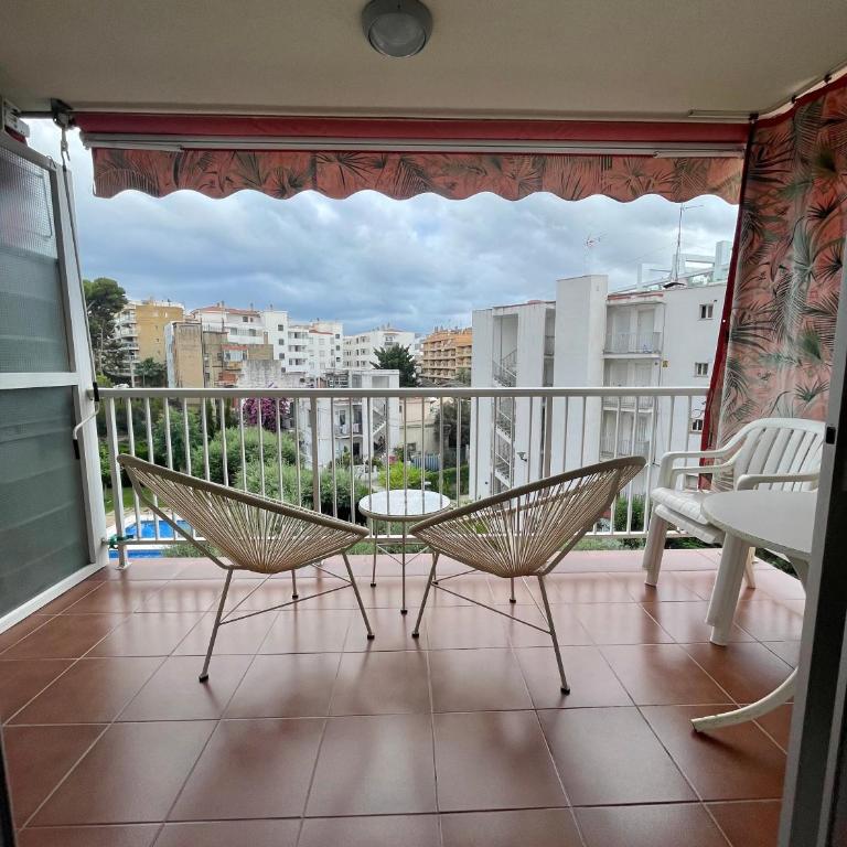 Top location with a pool and terrace! - Apartamento de 2 dormitorios - 3