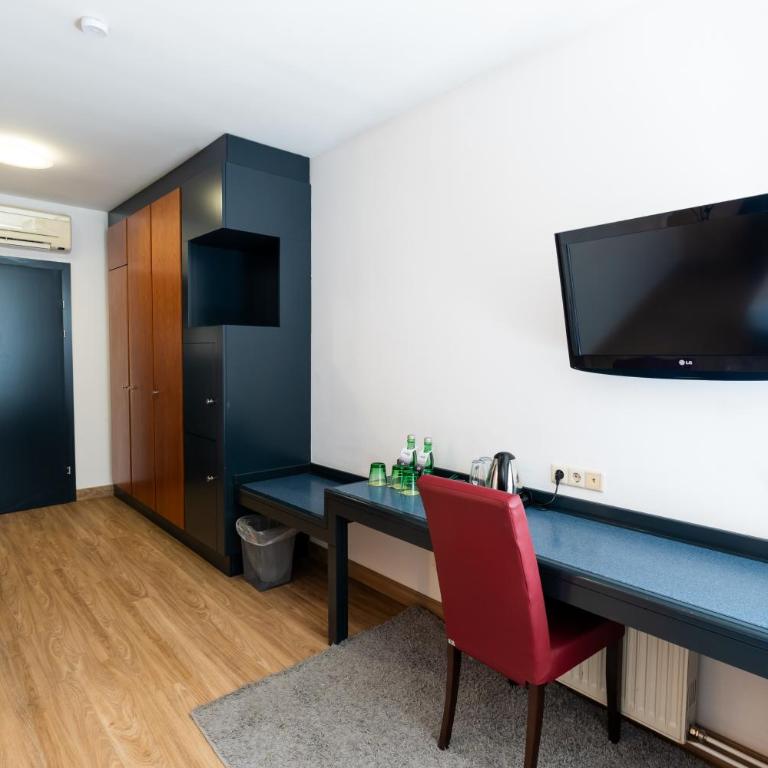 Skycity Hotel Atrigon - Junior Suite mit Terrasse - 6