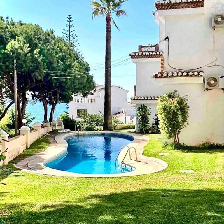 Casa a pasos de la playa en frente de la piscina - Casa de 2 dormitorios - 1