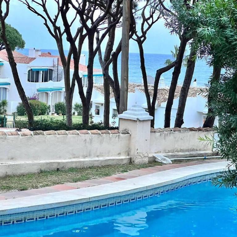 Casa a pasos de la playa en frente de la piscina - Casa de 2 dormitorios - 11