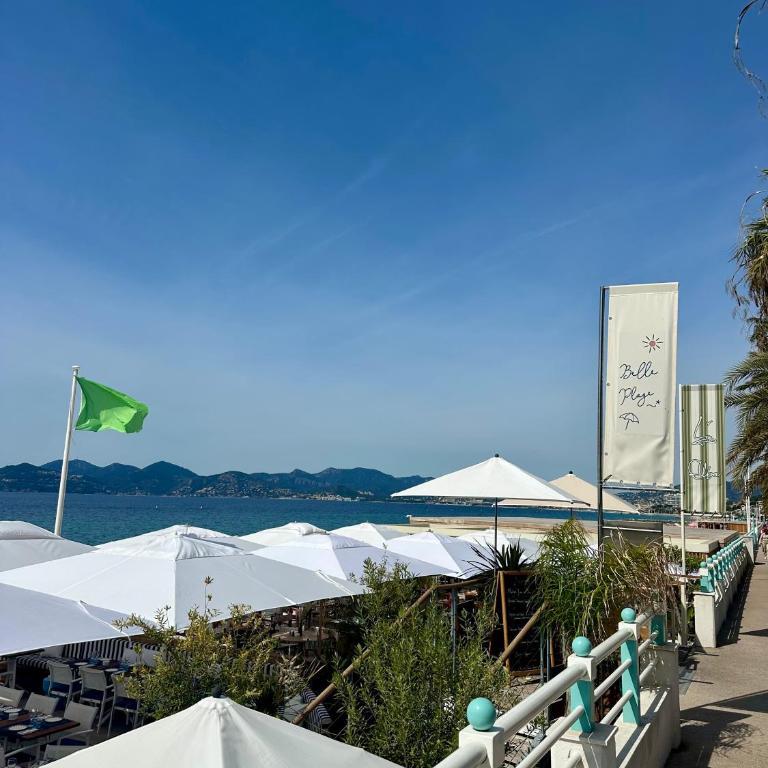 2 Studios Indépendants ou Communicants - Centre Cannes - 2min de la plage - Idéal Familles & Amis - Studio avec Canapé-Lit - 13