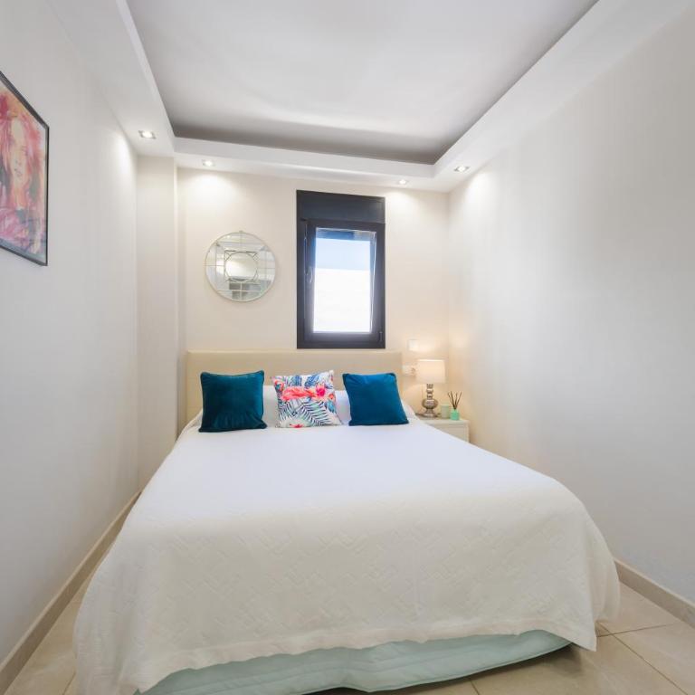 MARBELLA HOME RENTALS - Beachfront Luxury Apartment, 5BR Playas del Duque - Apartamento Deluxe - 14