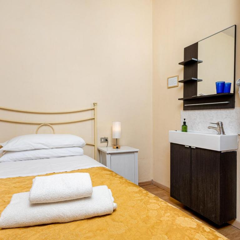 Hotel Por Santa Maria - Camera Singola con Bagno in Comune - 5
