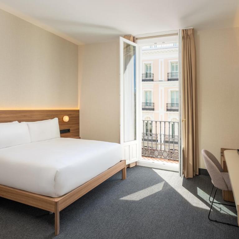 FORTINN Puerta del Sol - Deluxe Double Room with Balcony - 2