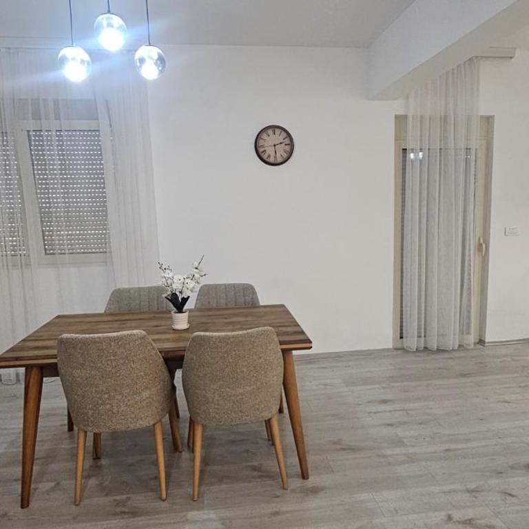 DUPLEX LUX RESIDENCE-JACuZZI - Two-Bedroom Apartment with Mountain View - 3