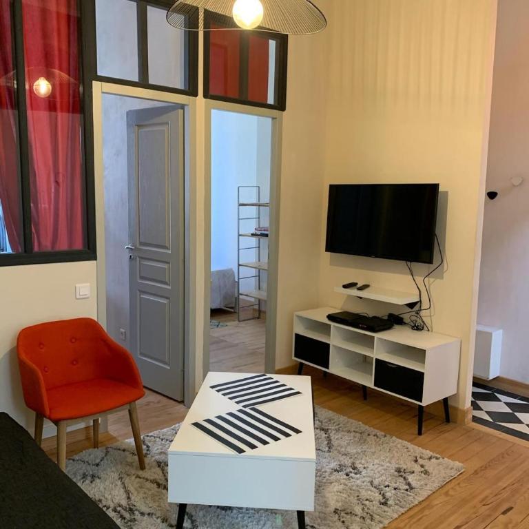 Esmée - T3 avec 2 Chambres 1 Salle de Bain au Centre de Bordeaux - Two-Bedroom Apartment - 1