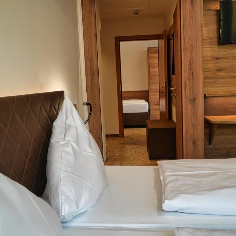 Hotel Charlotte - Camera Familiare con Balcone - 5