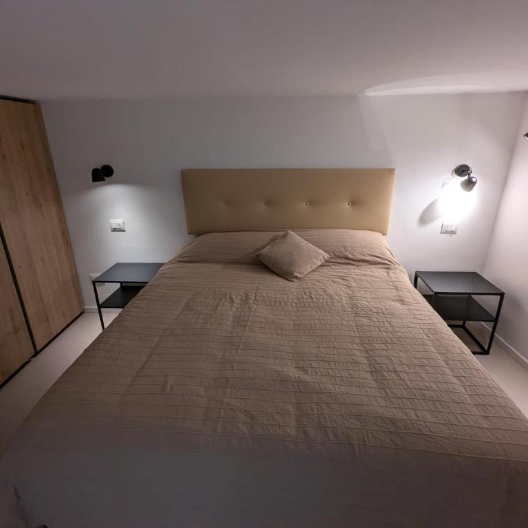 HomeCtGb91 - One-Bedroom Apartment - 9