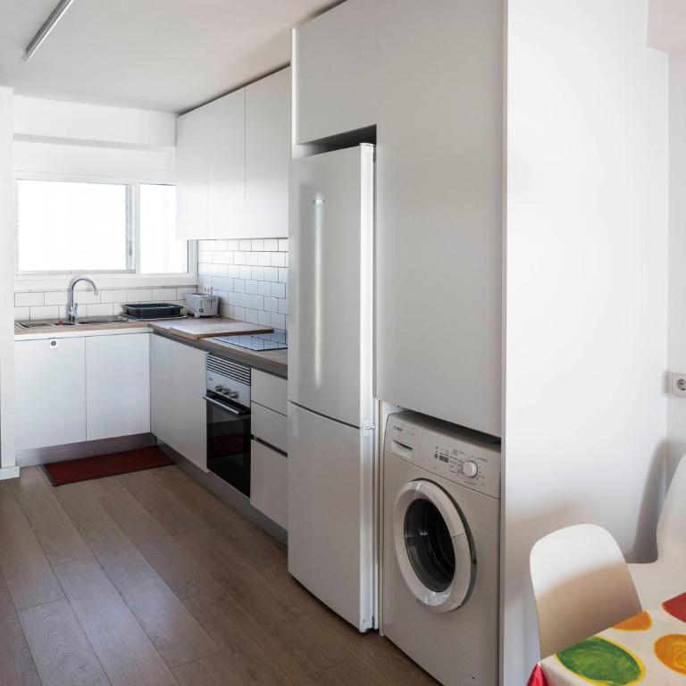 Seafront apartment with parking - Apartamento de 2 dormitorios con terraza y vistas al mar - 3